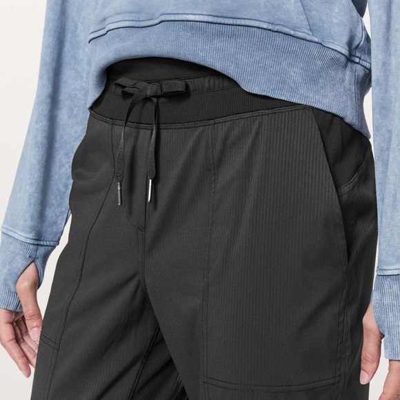 Lululemon Dance Studio Crop II Unlined Black Size 4 - Picture 2 of 6